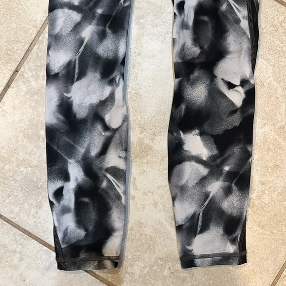 Lululemon Train Times 7/8 Leggings 4 Blush Blossom Alpine White Black Mesh - Picture 5 of 9